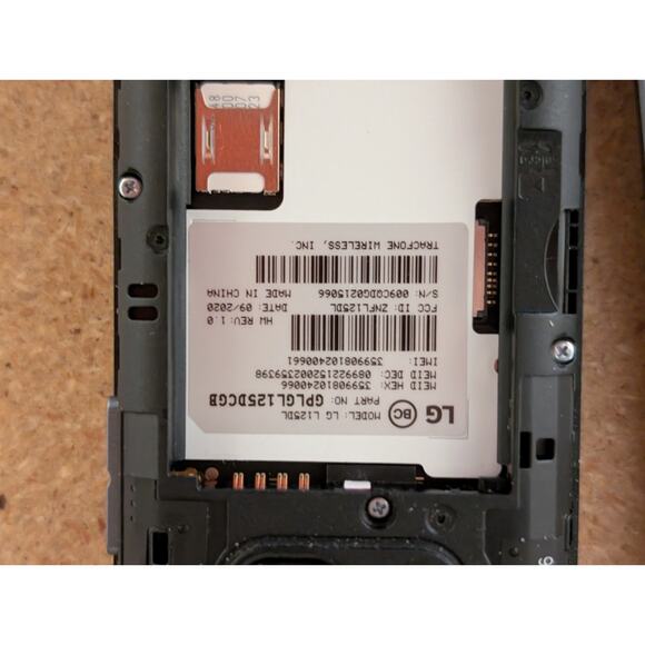 LG Classic Flip Cell Phone L125DL TracFone CARRIER LOCKED - Picture 8 of 11